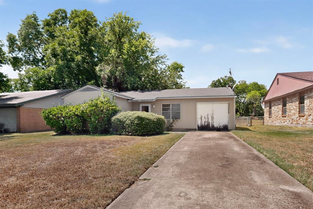 2225 Mayfair Street, Ennis, TX 75119