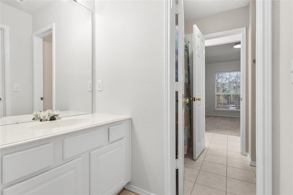 Jack & Jill bathroom between bedrooms #2 & #3