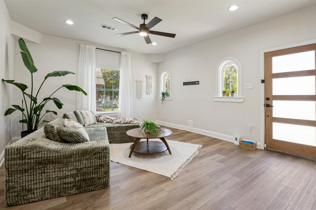 2744 Catherine Street, Dallas, TX 75211
