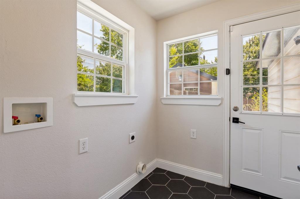2744 Catherine Street, Dallas, TX 75211