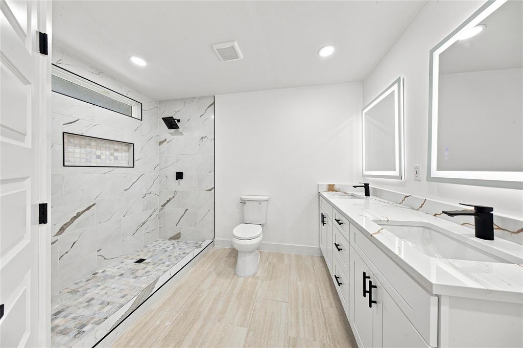 Dual vanity with integrated sinks and black matte fixtures