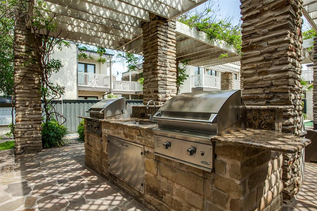 Outdoor Kitchen