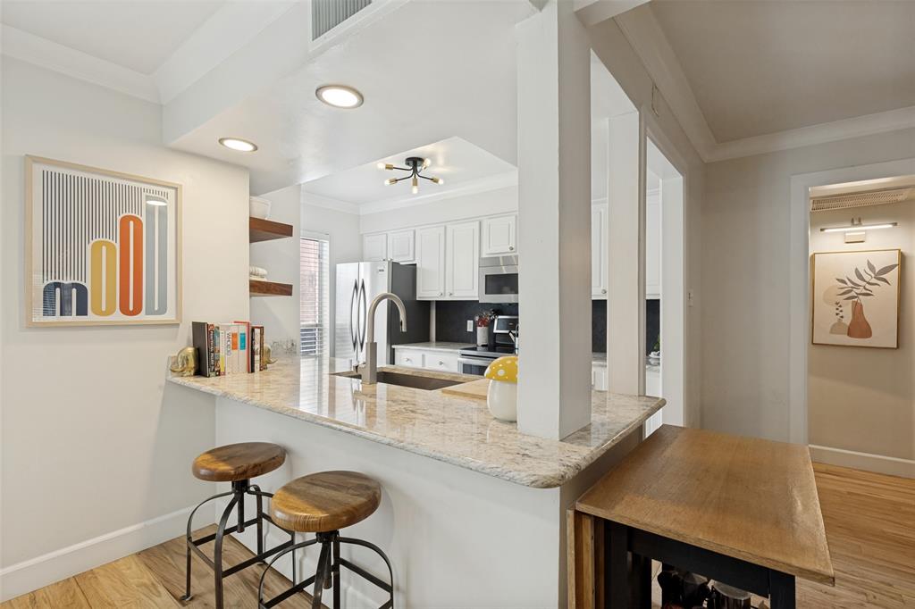 Eat In Kitchen