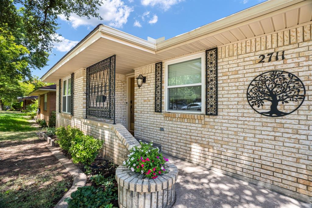 2711 Alco Avenue, Dallas, TX 75211