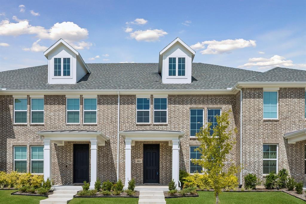 Classically styled and luxuriously finished new construction lock and leave homes now available in Villages at Midtowne in Midlothian!