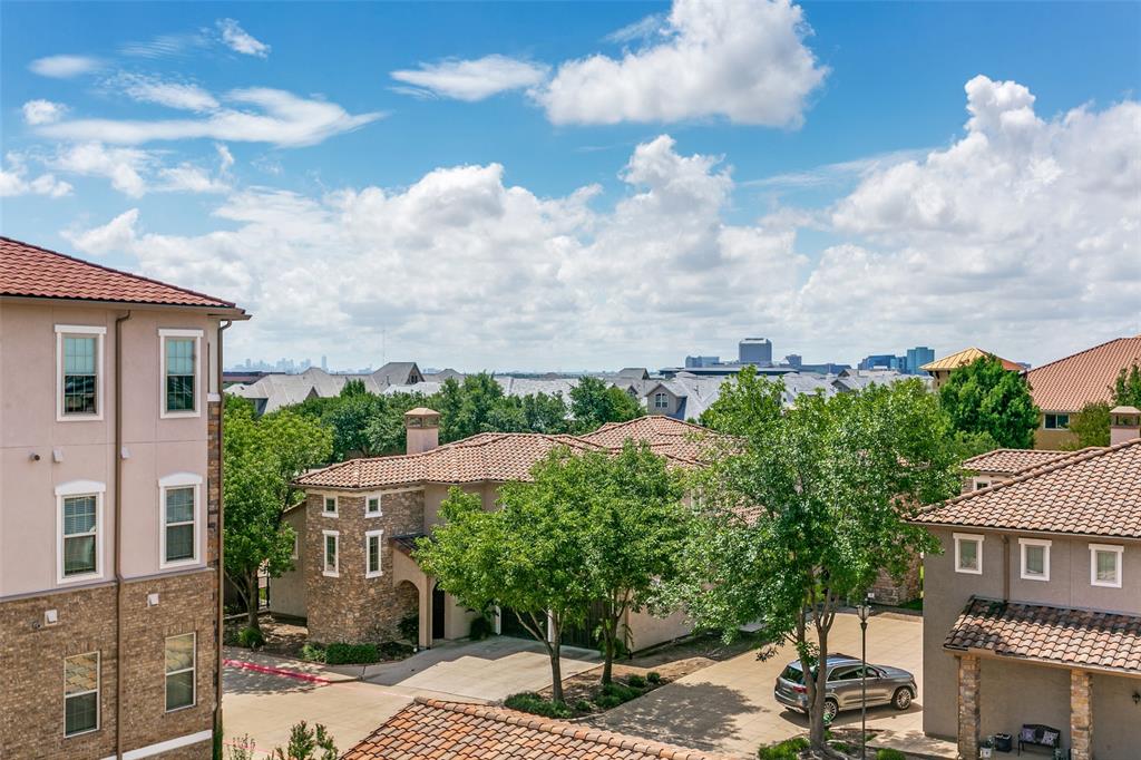 Views of both Downtown Dallas and Lake Carolyn from your private balcony