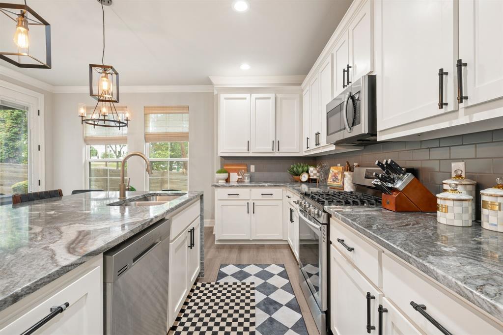 407 W Light Street, Waxahachie, TX 75165