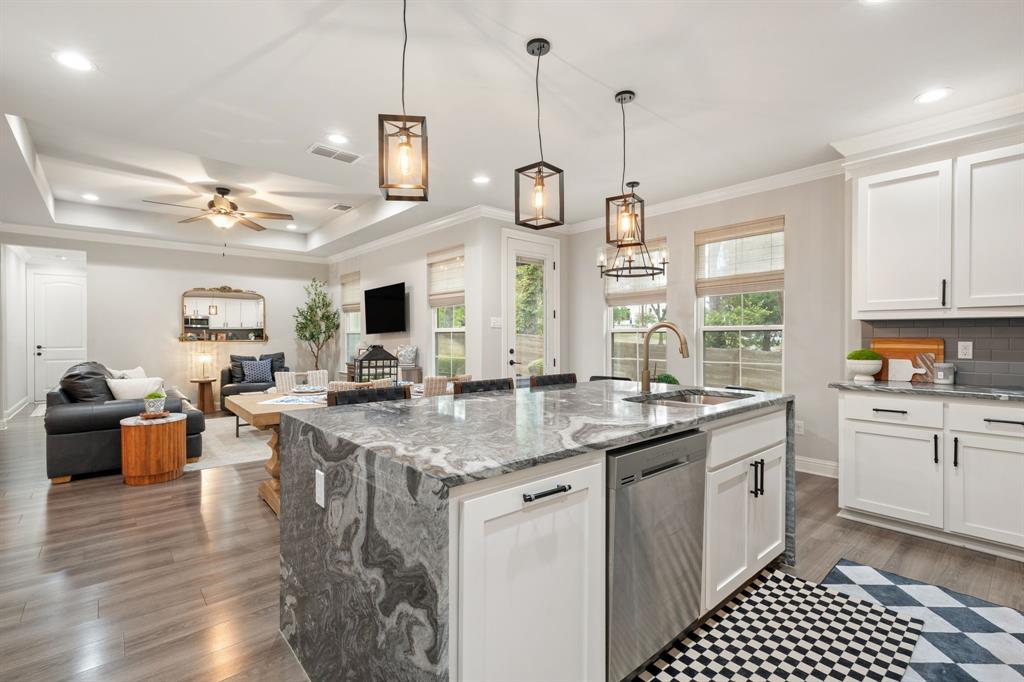 407 W Light Street, Waxahachie, TX 75165