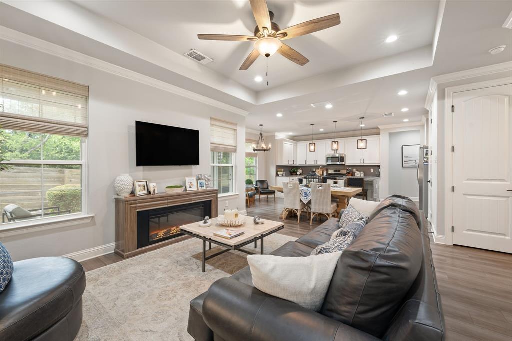 407 W Light Street, Waxahachie, TX 75165