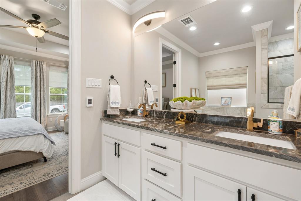407 W Light Street, Waxahachie, TX 75165