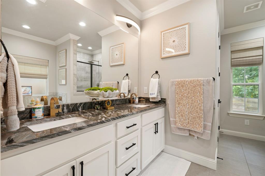 407 W Light Street, Waxahachie, TX 75165