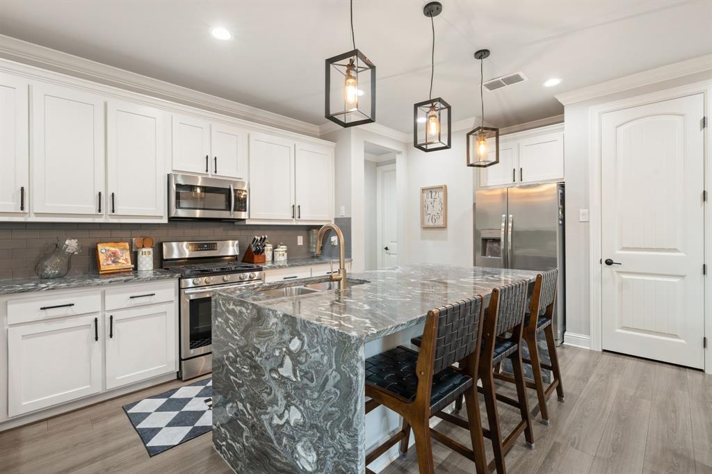 407 W Light Street, Waxahachie, TX 75165