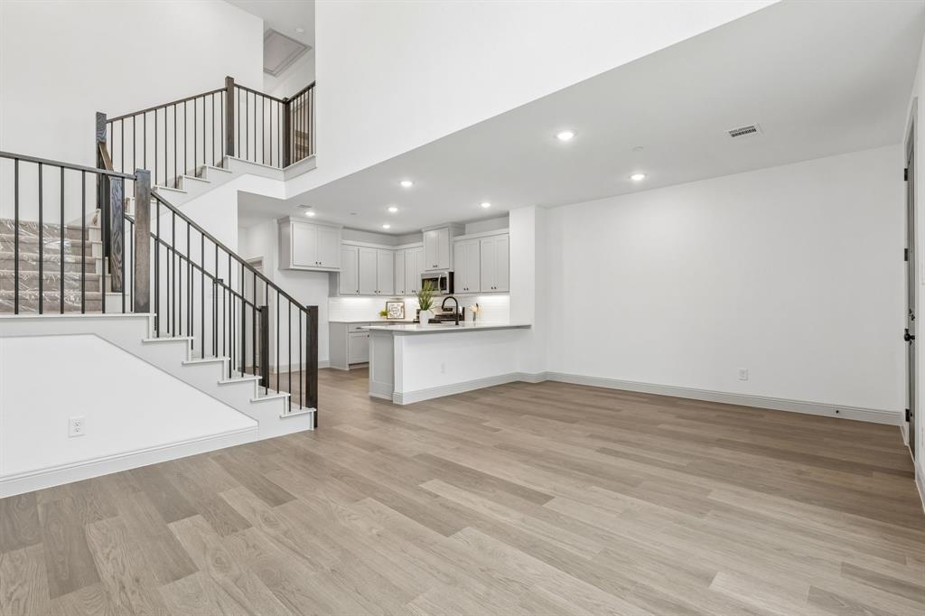 Open railings, light color flooring and a neutral color palette create the perfect gathering space for friends and family! Open railings, light color flooring and a neutral color palette create the perfect gathering space for friends and family!
