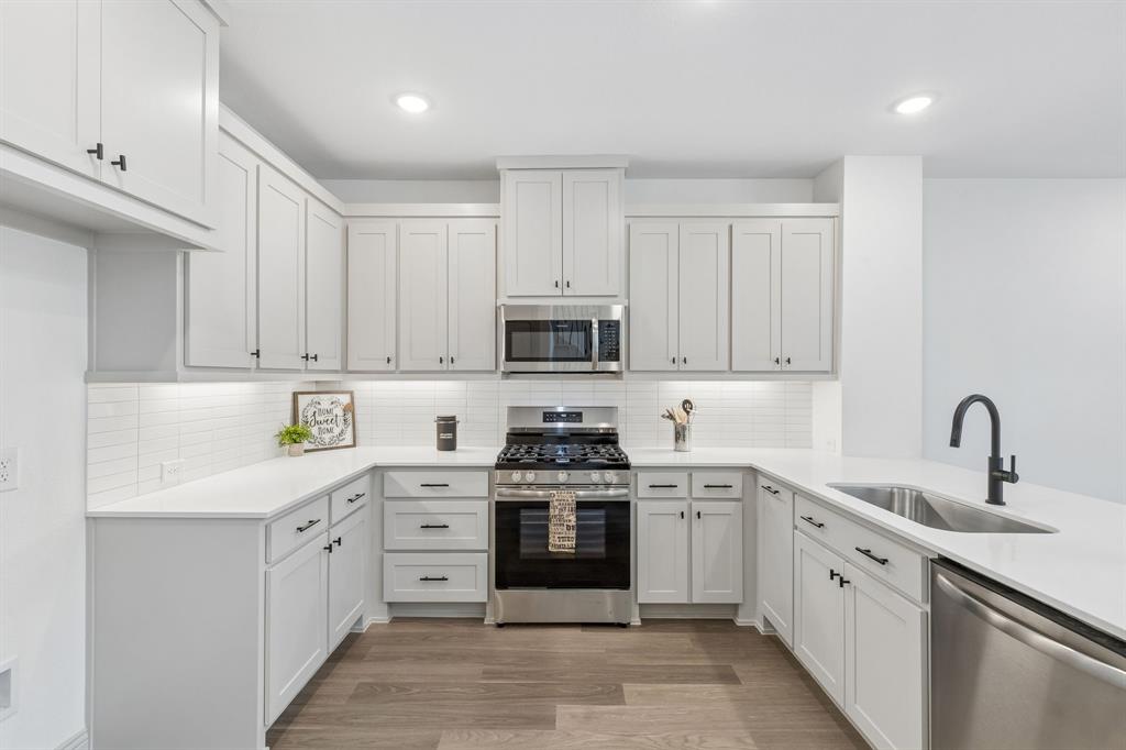 This thoughtfully designed kitchen offers plenty of storage and prep space! This thoughtfully designed kitchen offers plenty of storage and prep space!