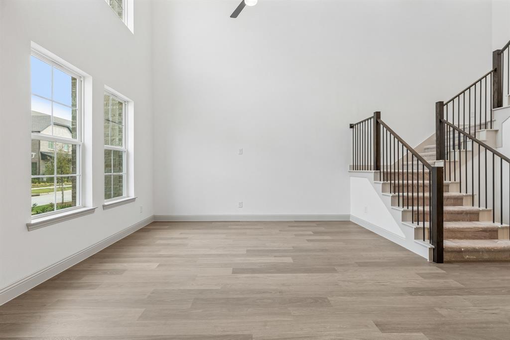 You'll enjoy relaxing in this spacious and bright family room. You'll enjoy relaxing in this spacious and bright family room.