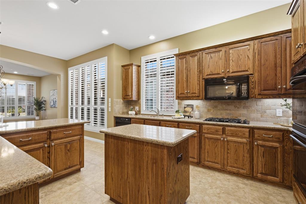 Great space and storage in Kitchen