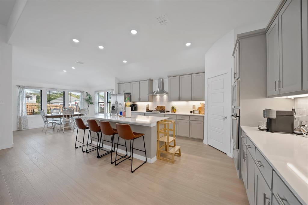 Look at all of the counterspace this kitchen has....