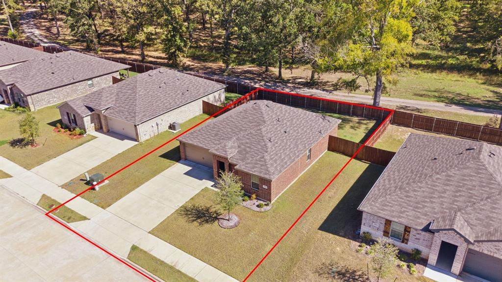 1006 River Oaks Lane, Chandler, TX 75758