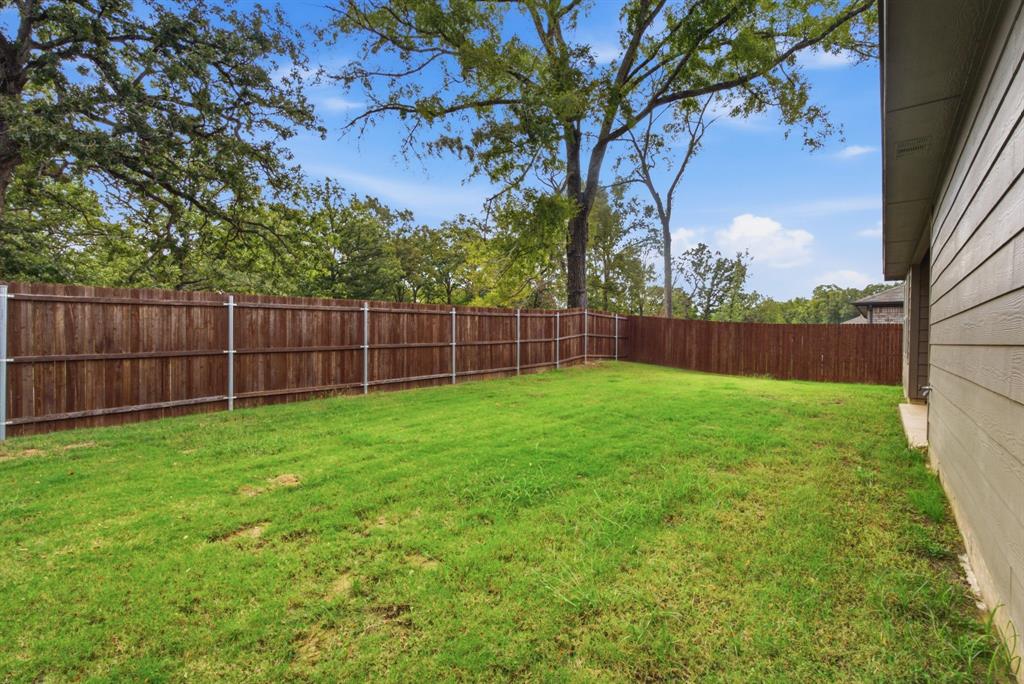1006 River Oaks Lane, Chandler, TX 75758