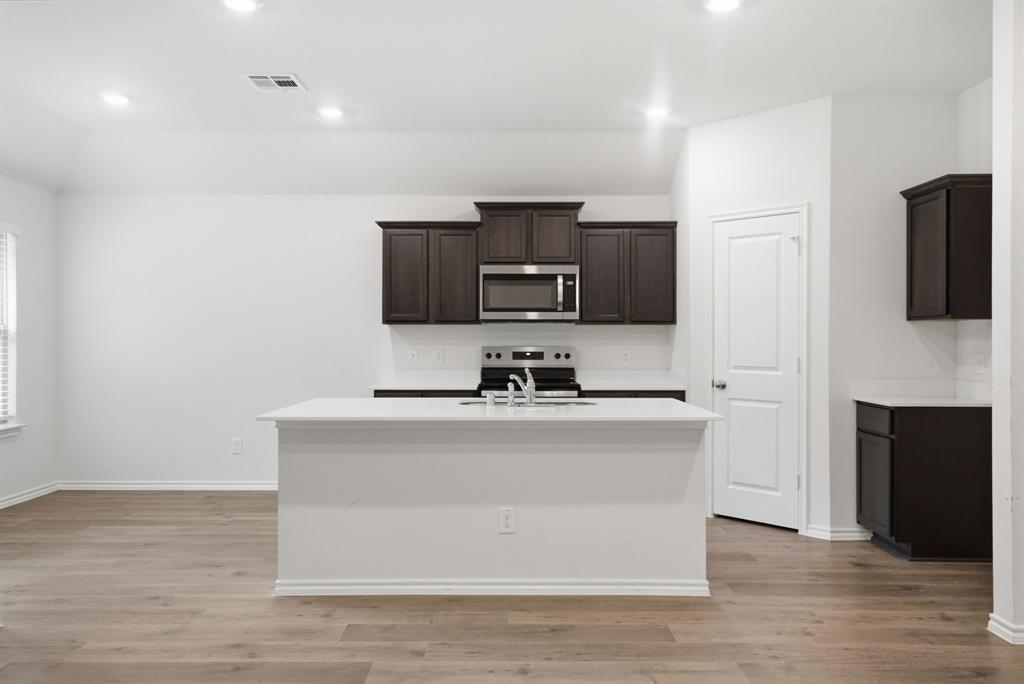 1006 River Oaks Lane, Chandler, TX 75758