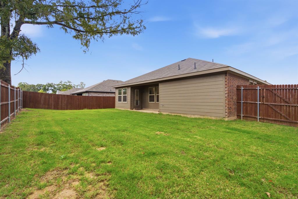 1006 River Oaks Lane, Chandler, TX 75758