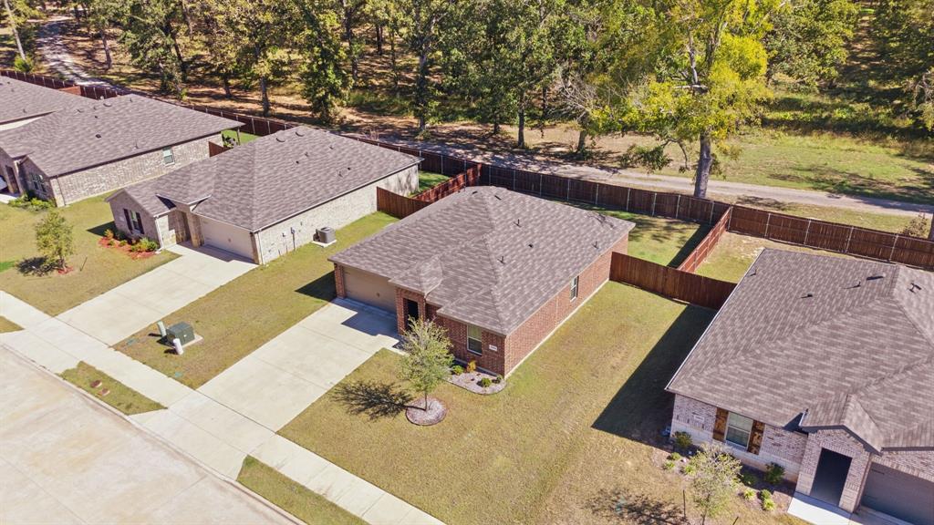 1006 River Oaks Lane, Chandler, TX 75758