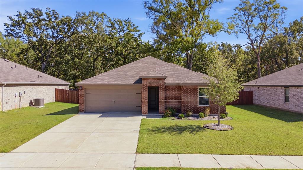 1006 River Oaks Lane, Chandler, TX 75758