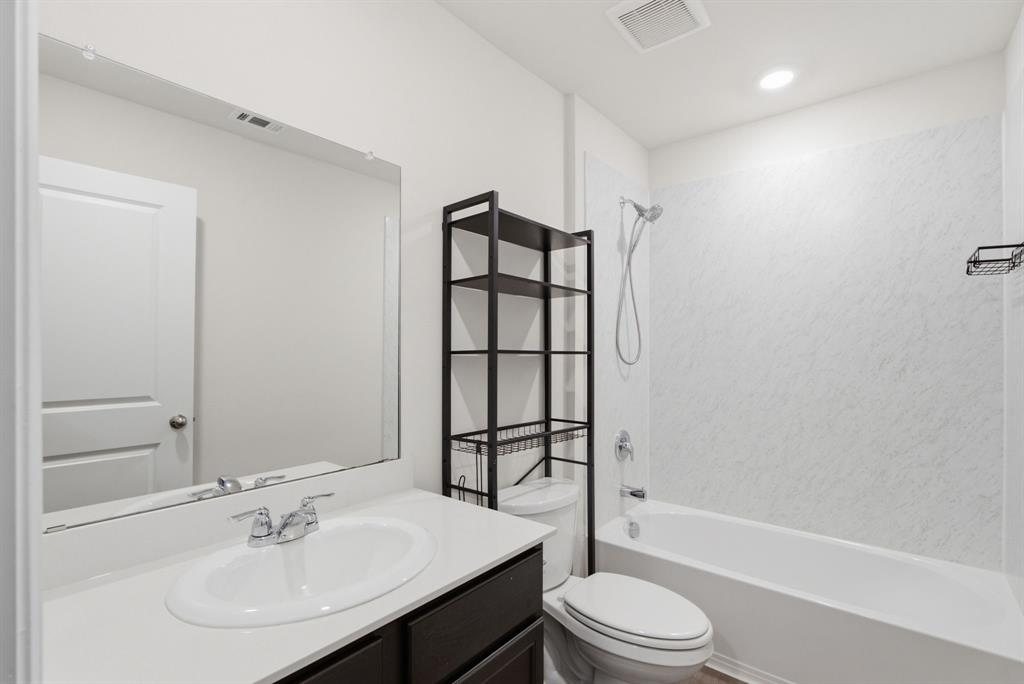1006 River Oaks Lane, Chandler, TX 75758