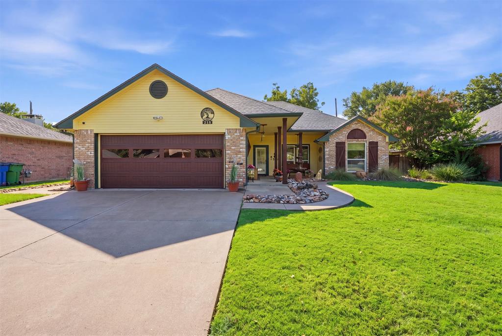 215 Morene Avenue, Waxahachie, TX 75165