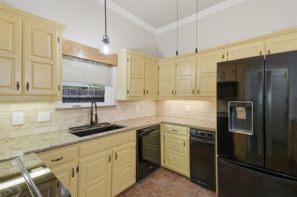 215 Morene Avenue, Waxahachie, TX 75165