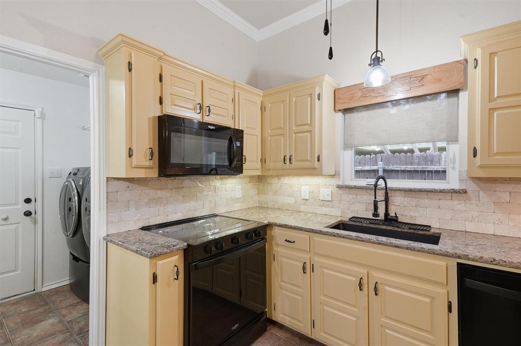 215 Morene Avenue, Waxahachie, TX 75165