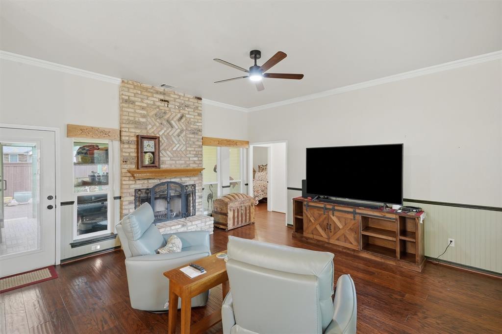 215 Morene Avenue, Waxahachie, TX 75165