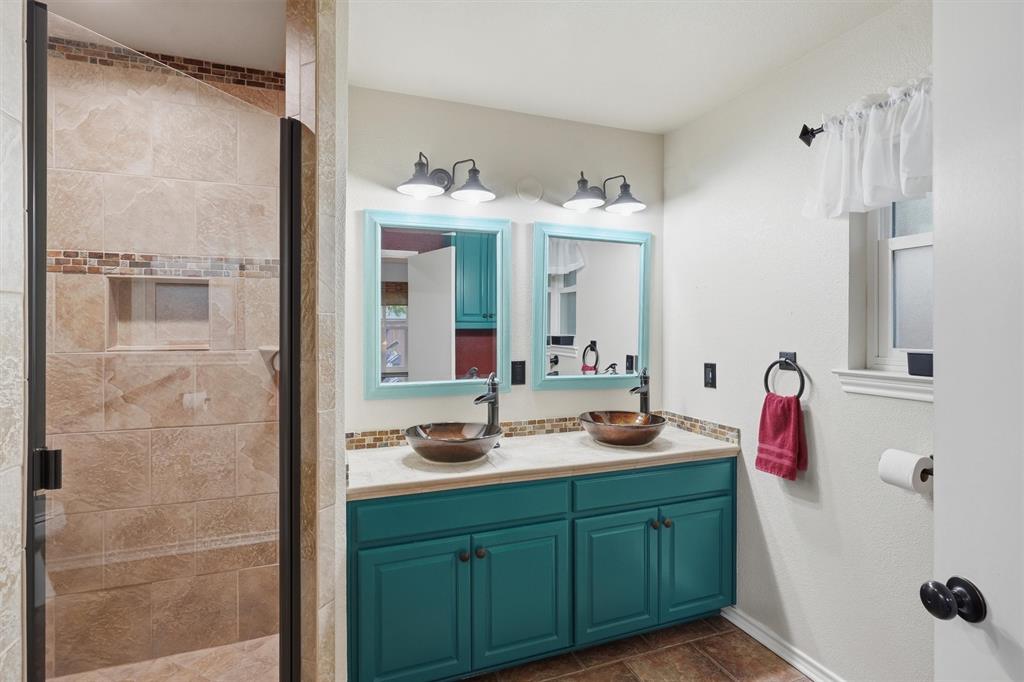 215 Morene Avenue, Waxahachie, TX 75165