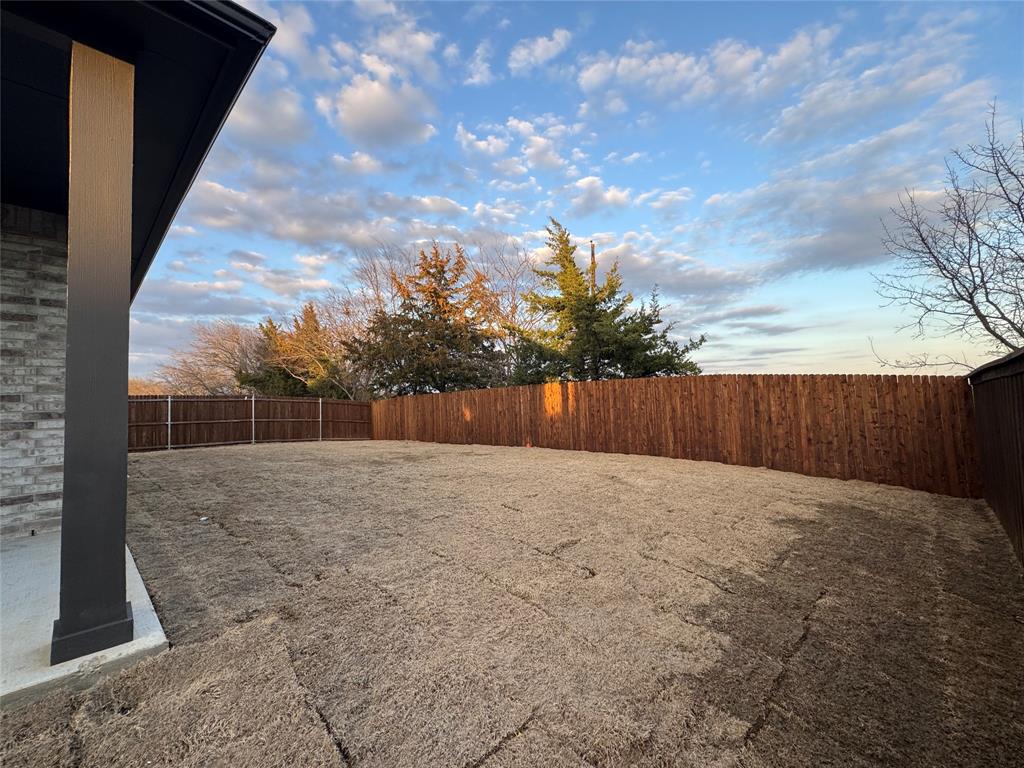 400 Stone Hollow Drive, Ferris, TX 75125
