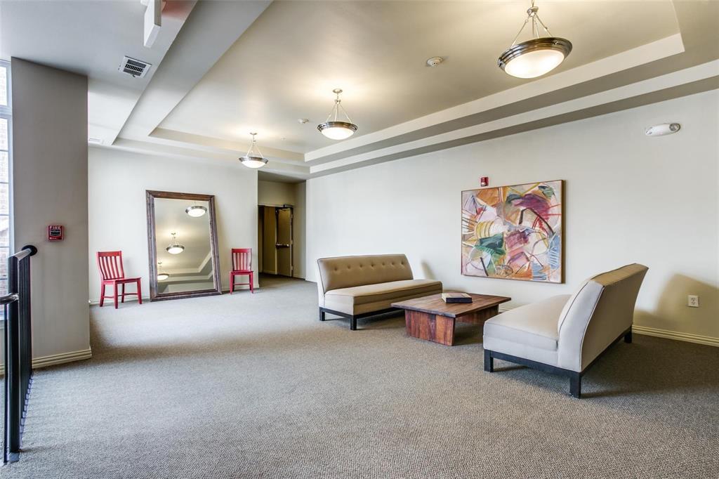 Several sitting areas on each floor - how lovely!