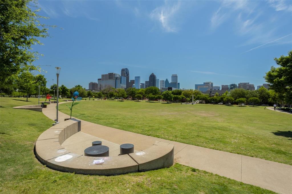 Griggs neighborhood park with children's playground, walking path & dog friendly.