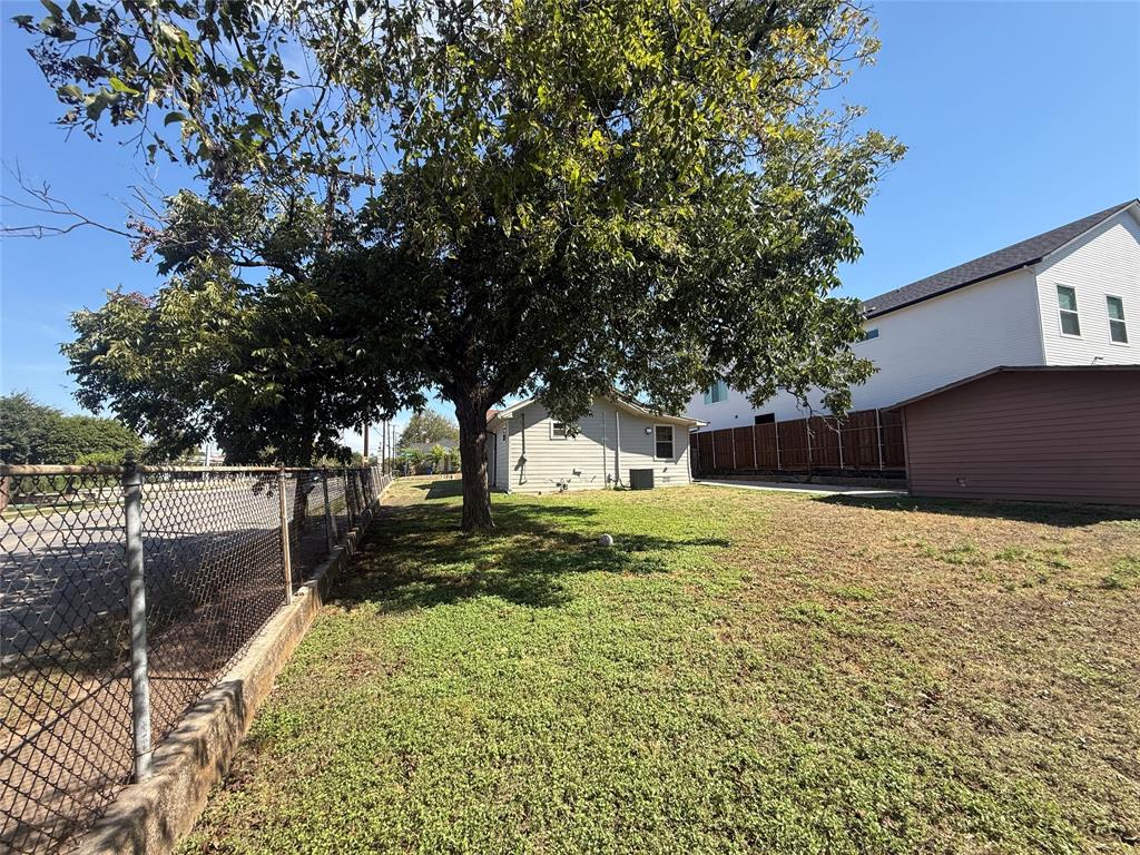 801 Mount Auburn Avenue, Dallas, TX 75223