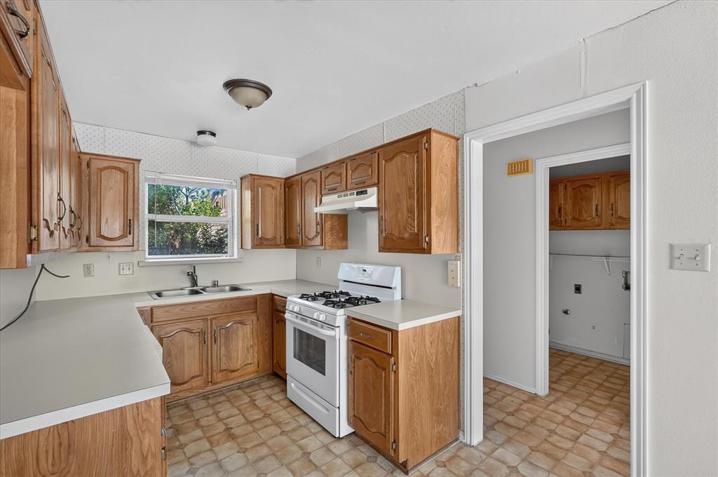 203 Myrtle Avenue, Waxahachie, TX 75165
