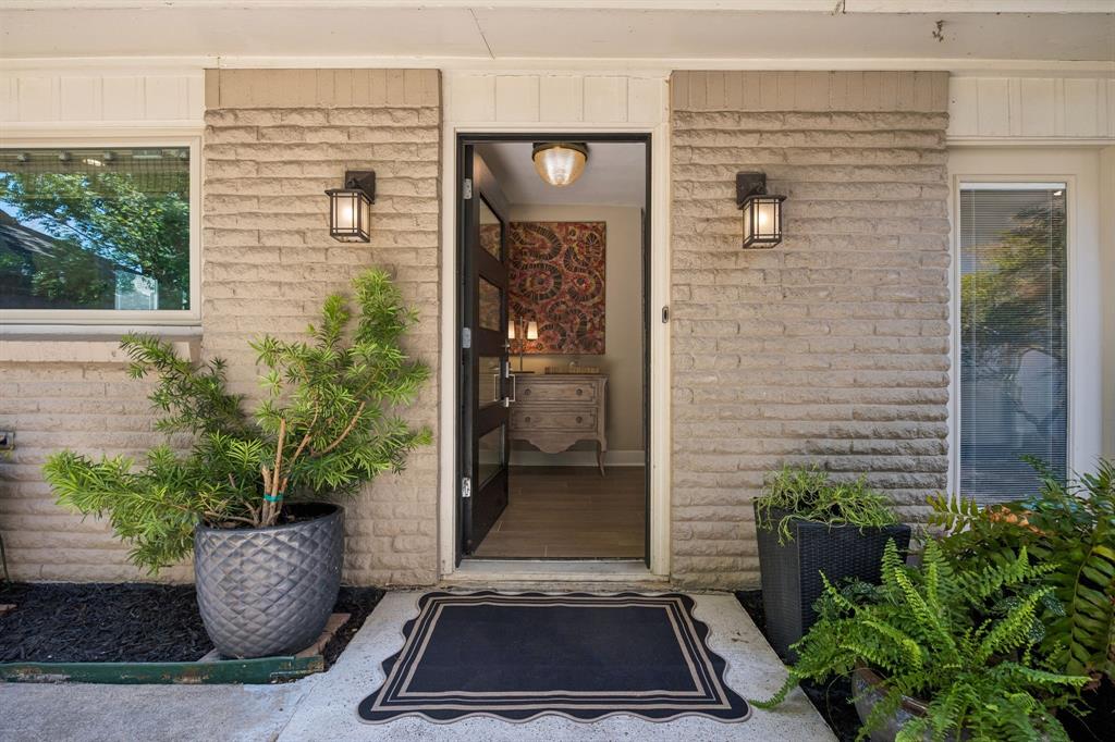 Welcom to 11333 Park Central Place. Stone veneer facade with two exterior wall sconces