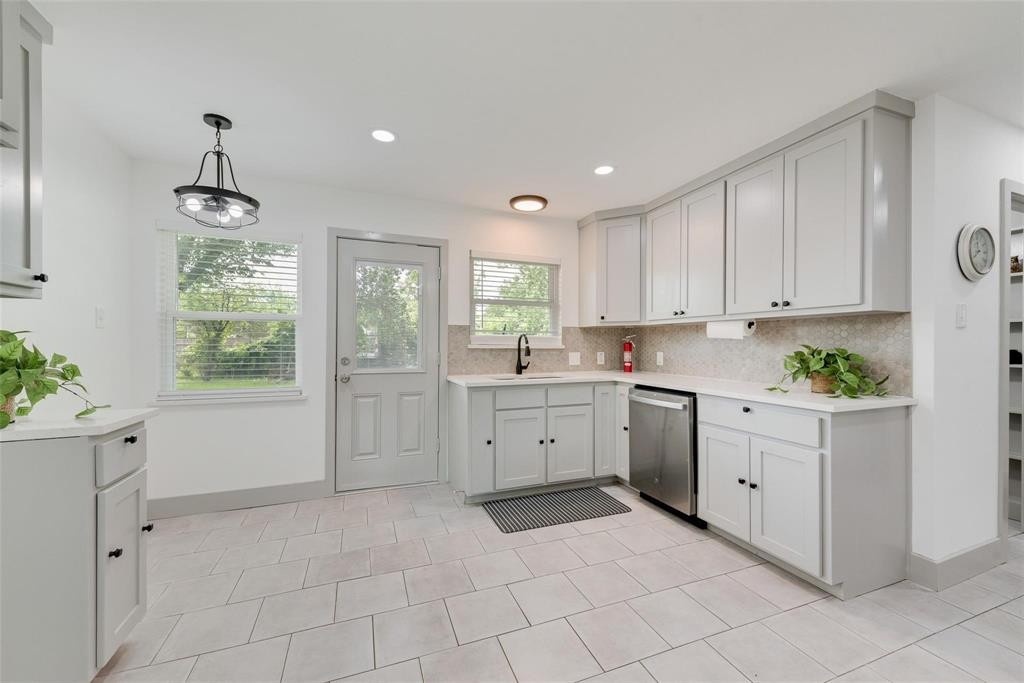 10166 San Lorenzo, Dallas, TX 75228