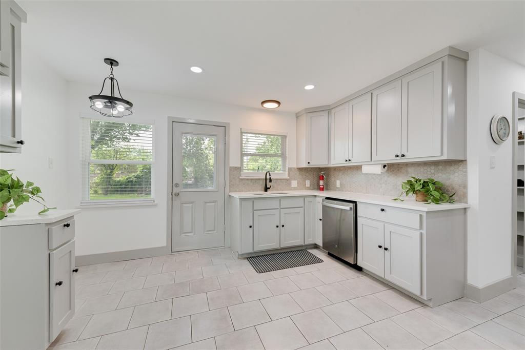 10166 San Lorenzo, Dallas, TX 75228