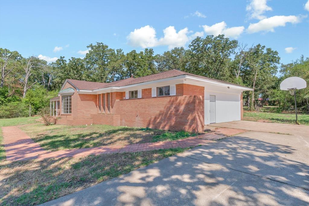 609 E Dewey Street, Malakoff, TX 75148