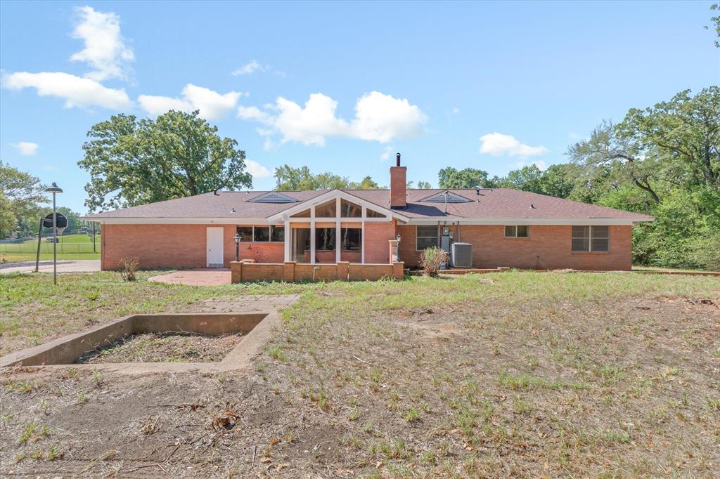 609 E Dewey Street, Malakoff, TX 75148