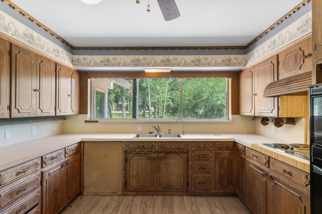 609 E Dewey Street, Malakoff, TX 75148