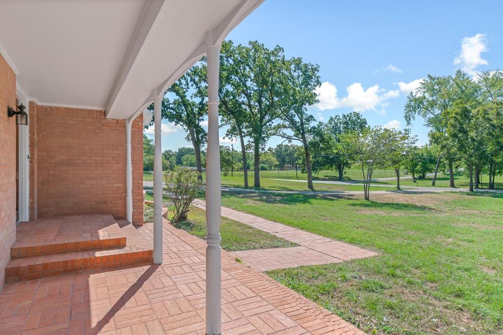 609 E Dewey Street, Malakoff, TX 75148