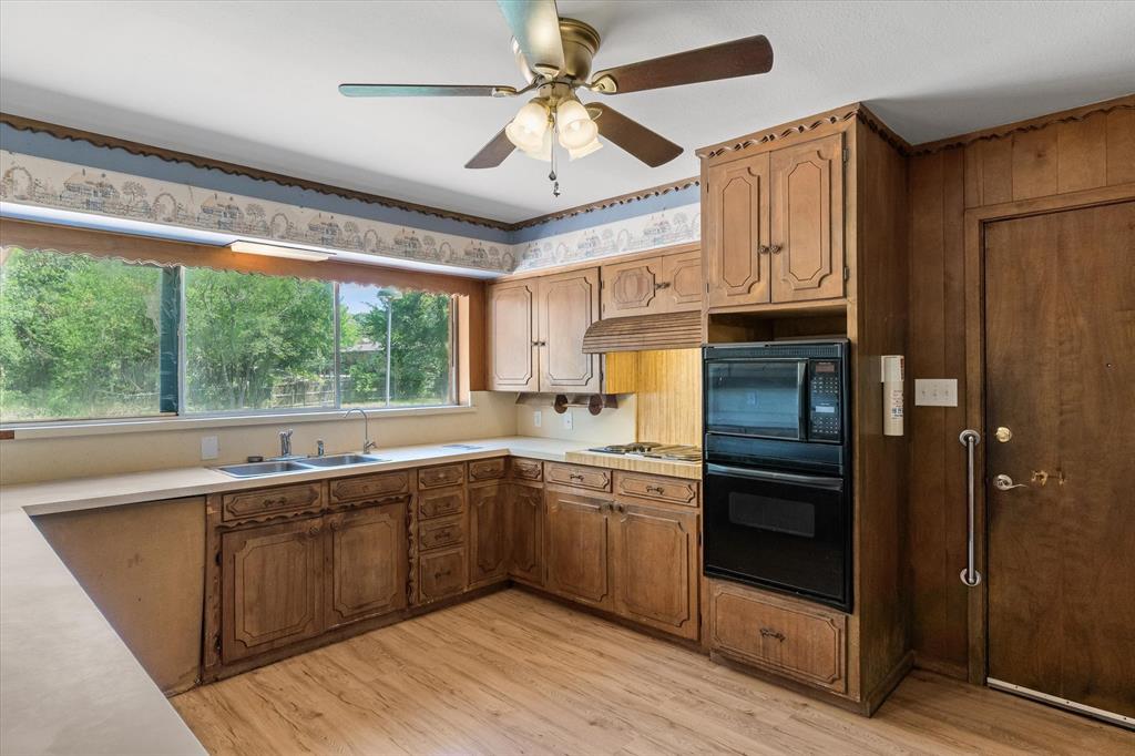 609 E Dewey Street, Malakoff, TX 75148