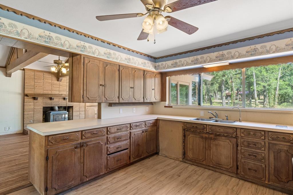 609 E Dewey Street, Malakoff, TX 75148