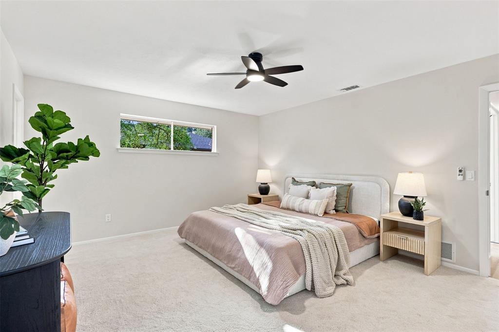 Recessed window with exterior greenery, neutral wall finishes, and carpeted flooring