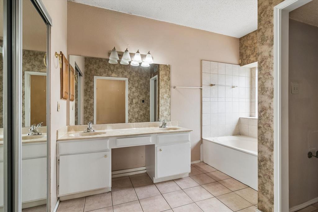 720 Ford Drive, Cedar Hill, TX 75104