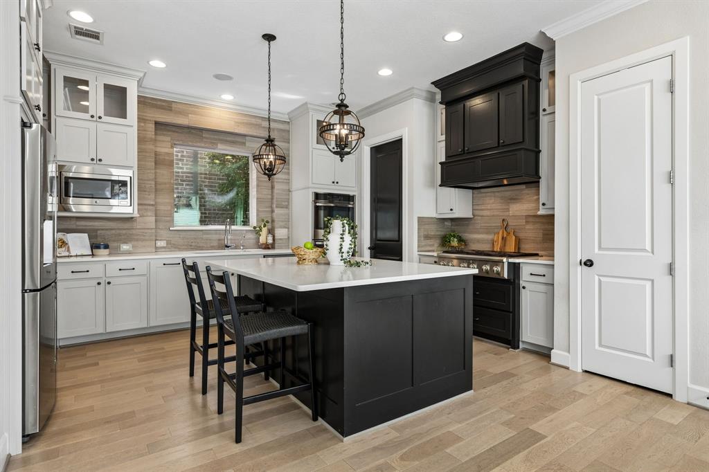 8615 Thorbrush Place, Dallas, TX 75238